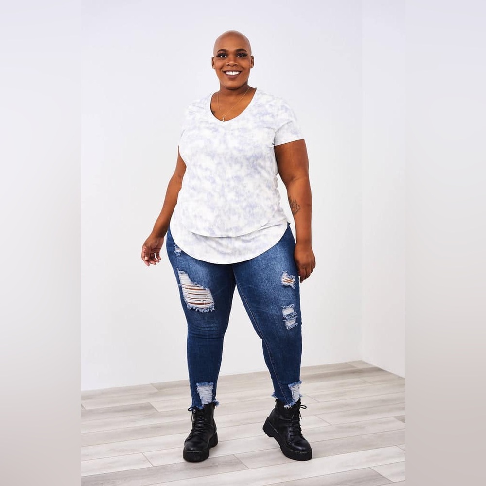 Latched Mama V-neck boyfriend tee - Polar